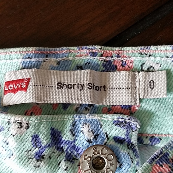 Levi's mint shorty shorts - Picture 3 of 4